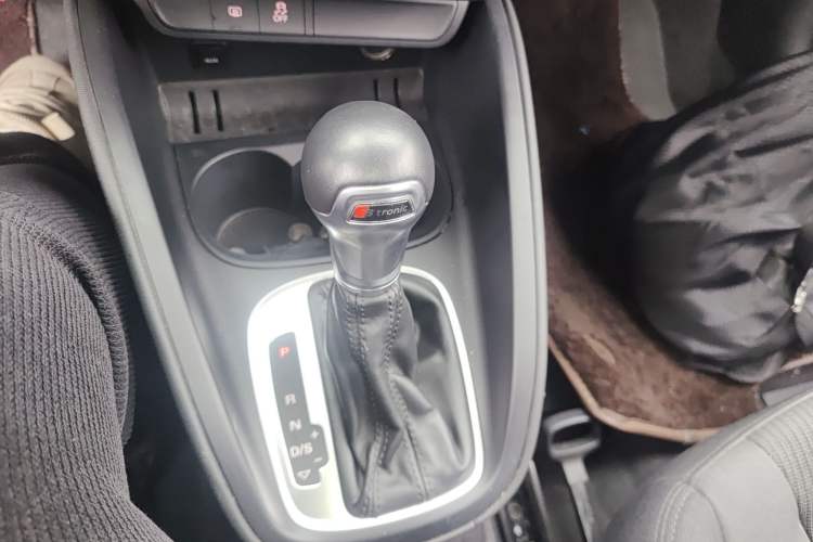 Used Audi A1 2016 30 TFSI Sportback Design Fashion Edition Gear Lever