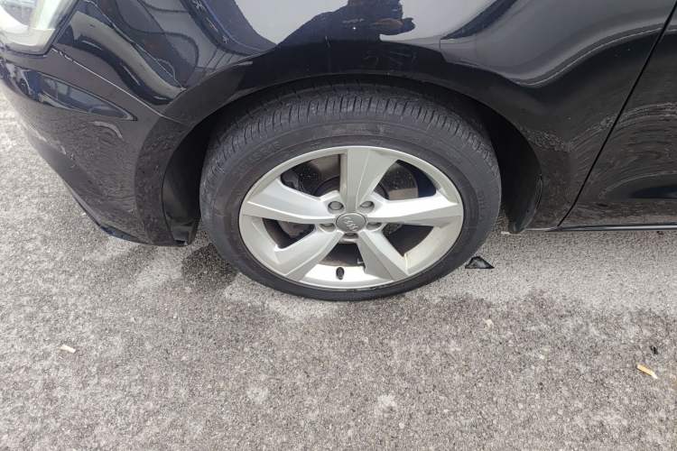 Used Audi A1 2016 30 TFSI Sportback Design Fashion Edition Left Front Wheel Hub