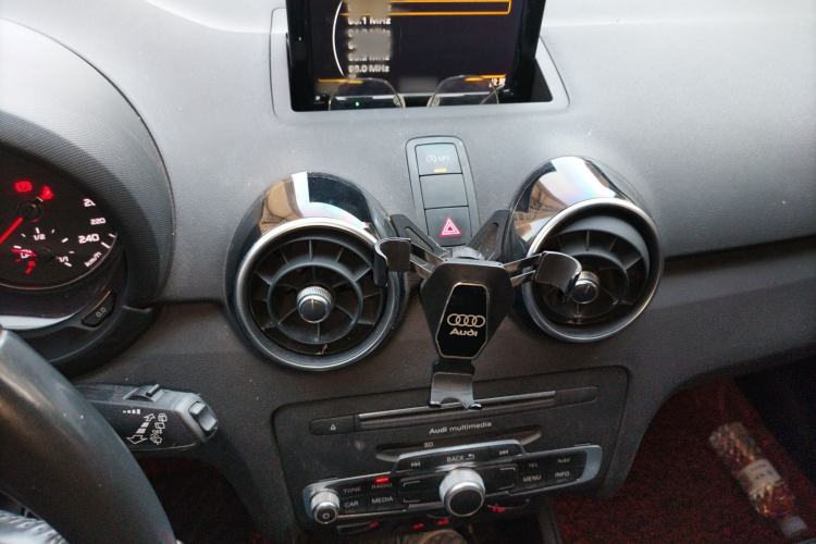 Used Audi A1 2016 30 TFSI Sportback Design Fashion Edition Audio And AC Panel