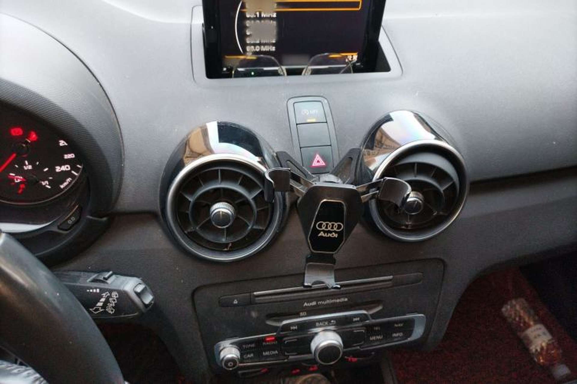 Used Audi A1 2016 30 TFSI Sportback Design Fashion Edition Audio And AC Panel