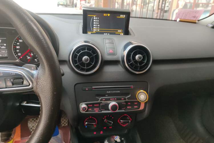 Used Audi A1 2016 30 TFSI Sportback Design Fashion Edition Audio And AC Panel