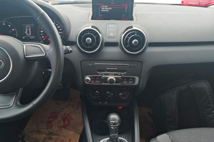 Used Audi A1 2016 30 TFSI Sportback Design Fashion Edition Audio And AC Panel