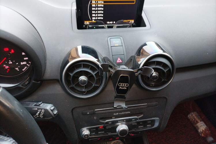 Used Audi A1 2016 30 TFSI Sportback Design Fashion Edition Audio And AC Panel