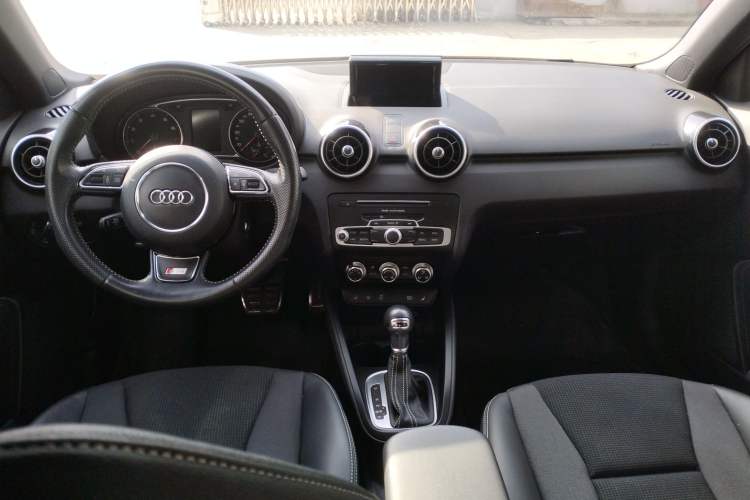 Used Audi A1 2016 30 TFSI Sportback S Line Sports Edition Center Console