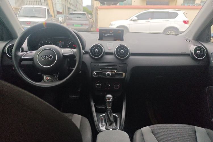 Used Audi A1 2016 30 TFSI Sportback Design Fashion Edition Center Console