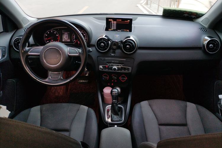 Used Audi A1 2016 30 TFSI Sportback Design Fashion Edition Center Console