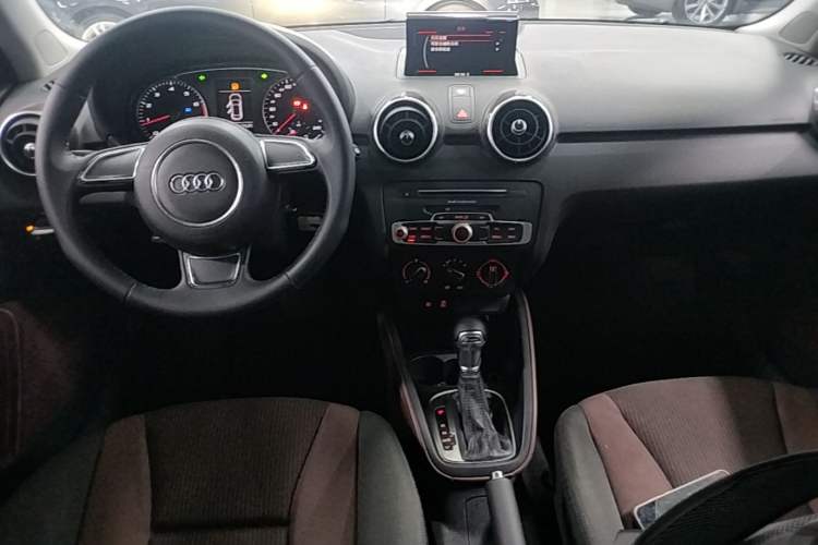 Used Audi A1 2016 30 TFSI Sportback Design Fashion Edition Center Console