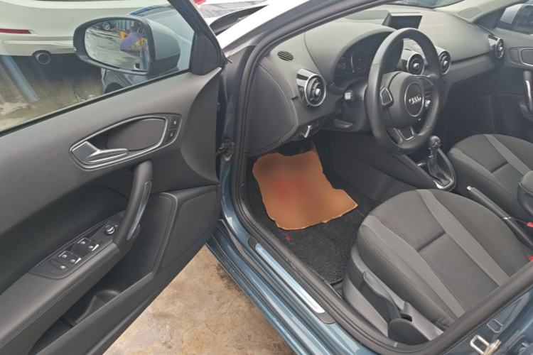 Used Audi A1 2016 30 TFSI Sportback Design Fashion Edition Driver Seat