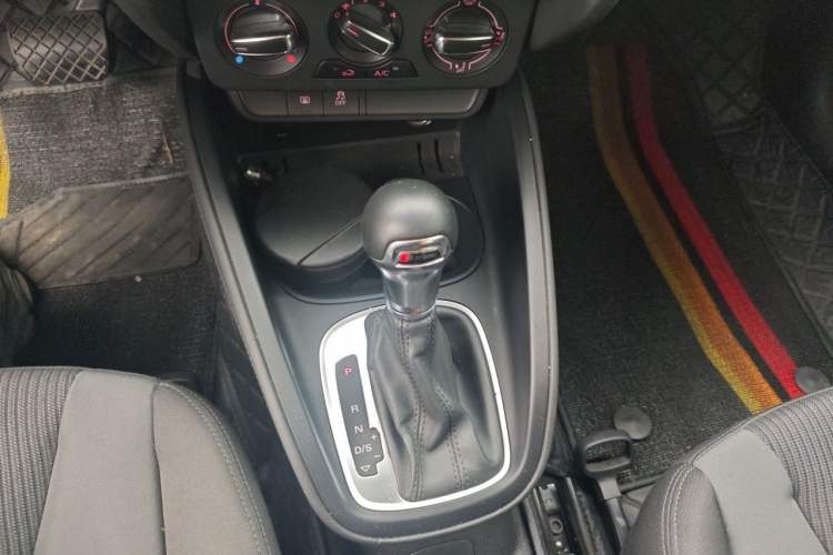 Used Audi A1 2016 30 TFSI Sportback Design Fashion Edition Gear Lever