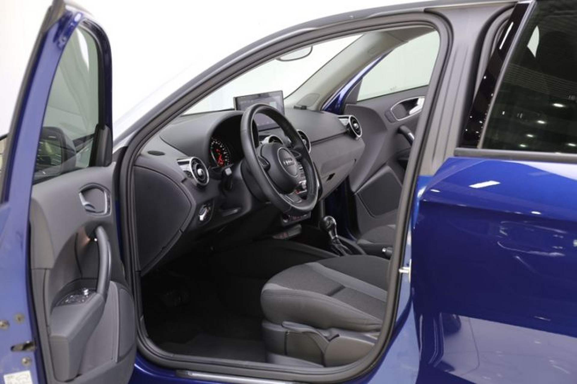 Used Audi A1 2016 30 TFSI Sportback Design Fashion Edition Interior 2
