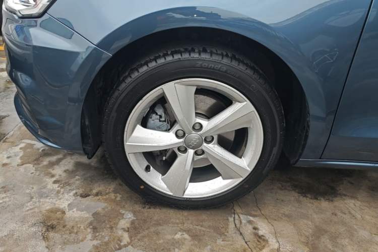 Used Audi A1 2016 30 TFSI Sportback Design Fashion Edition Left Front Wheel Hub