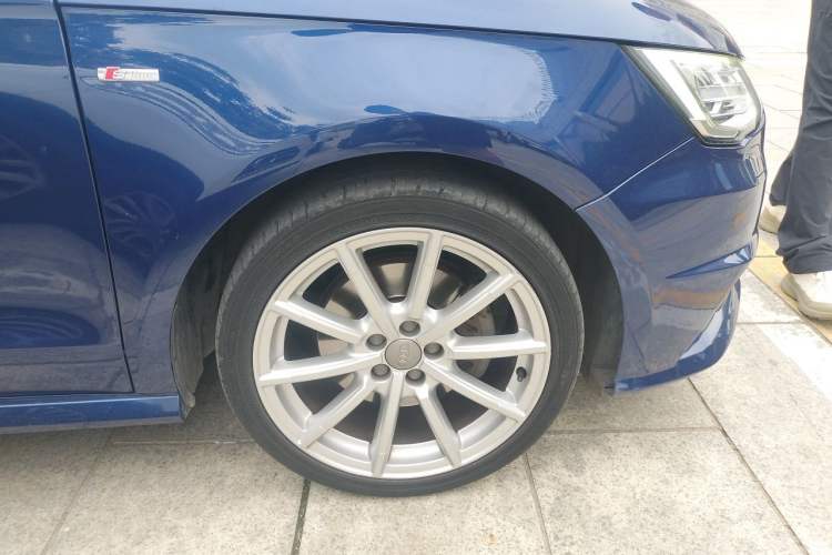 Used Audi A1 2016 30 TFSI Sportback S Line Sports Edition Right Front Wheel Hub