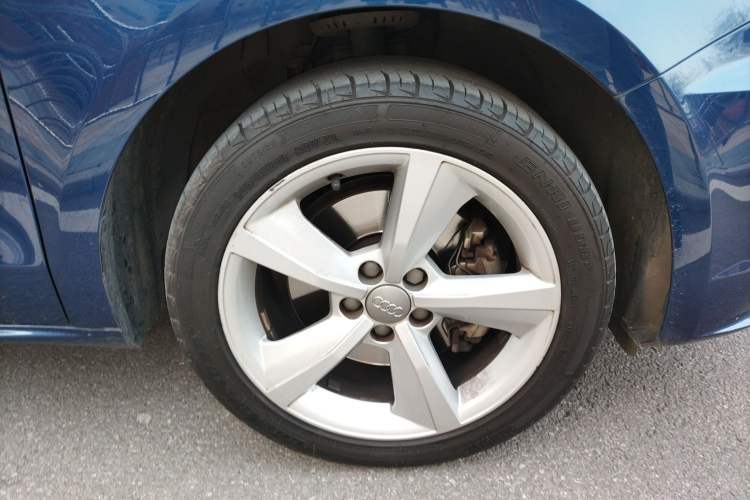 Used Audi A1 2016 30 TFSI Sportback Design Fashion Edition Right Front Wheel Hub