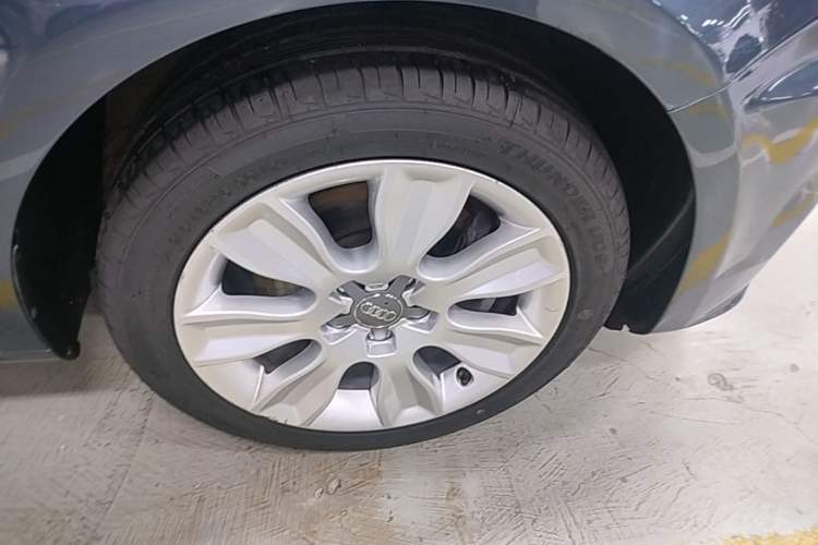 Used Audi A1 2016 30 TFSI Sportback Design Fashion Edition Right Front Wheel Hub