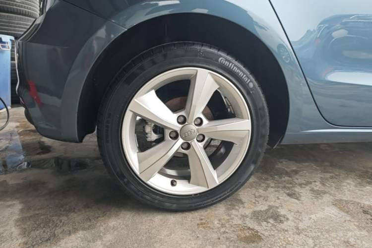 Used Audi A1 2016 30 TFSI Sportback Design Fashion Edition Right Rear Wheel Hub