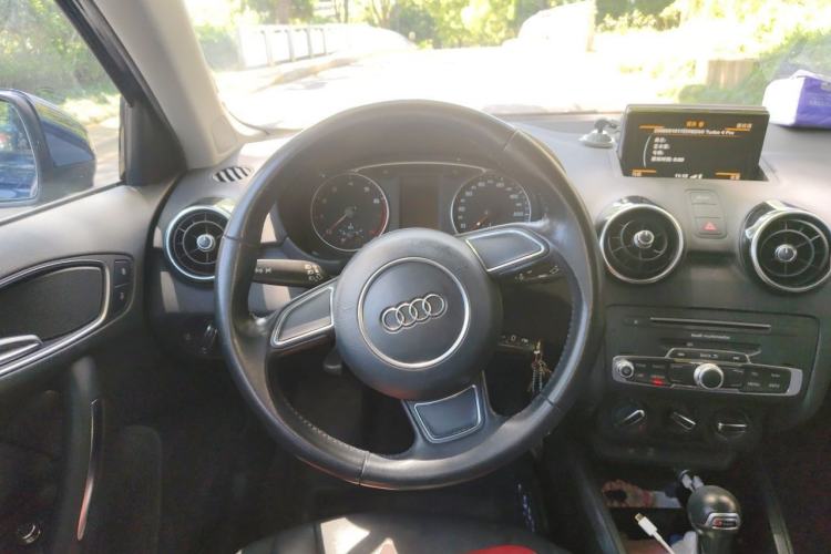 Used Audi A1 2016 30 TFSI Sportback Design Fashion Edition Steering Wheel