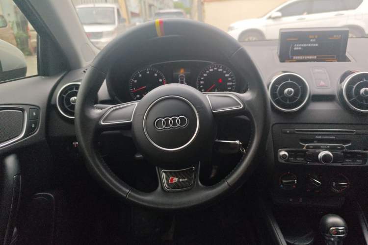 Used Audi A1 2016 30 TFSI Sportback Design Fashion Edition Steering Wheel