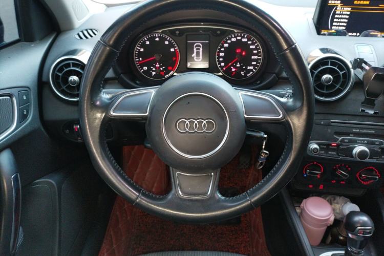 Used Audi A1 2016 30 TFSI Sportback Design Fashion Edition Steering Wheel