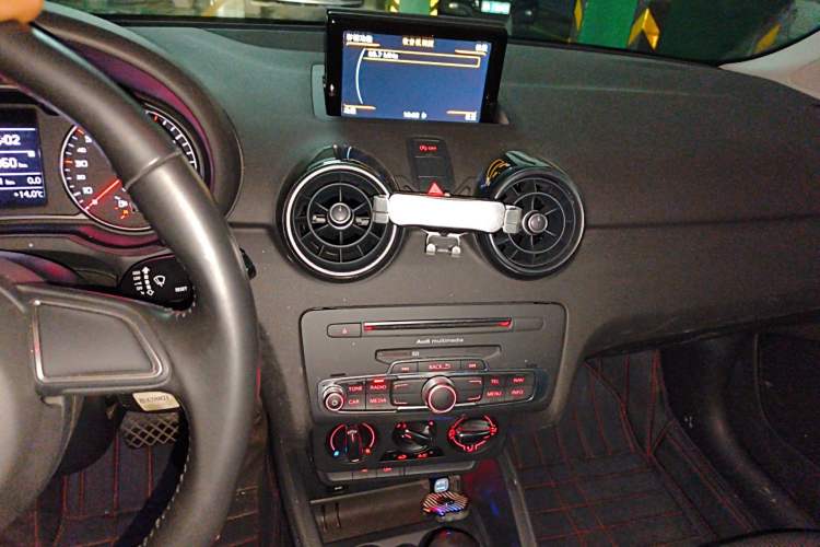 Used Audi A1 2016 30 TFSI Sportback Design Fashion Edition Audio And AC Panel