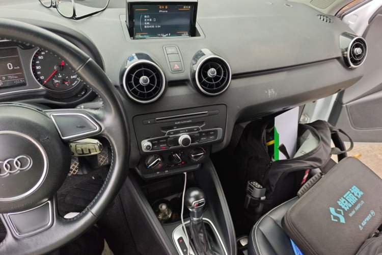 Used Audi A1 2016 30 TFSI Sportback Design Fashion Edition Audio And AC Panel