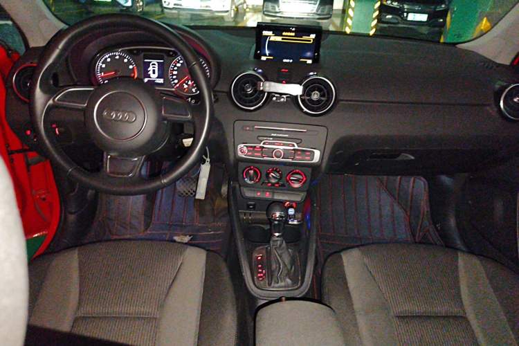 Used Audi A1 2016 30 TFSI Sportback Design Fashion Edition Center Console