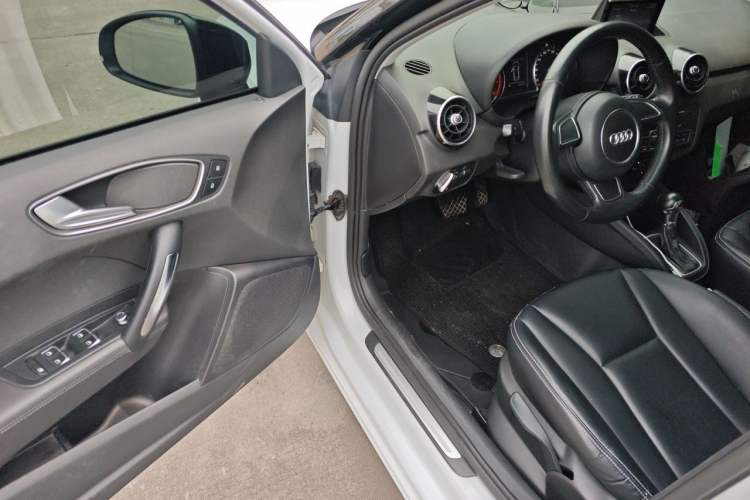 Used Audi A1 2016 30 TFSI Sportback Design Fashion Edition Driver Seat
