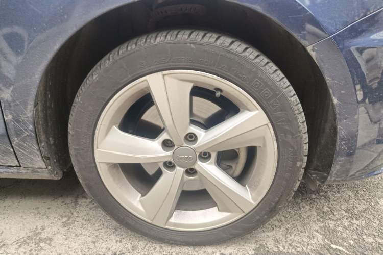 Used Audi A1 2016 30 TFSI Sportback Design Fashion Edition Right Front Wheel Hub
