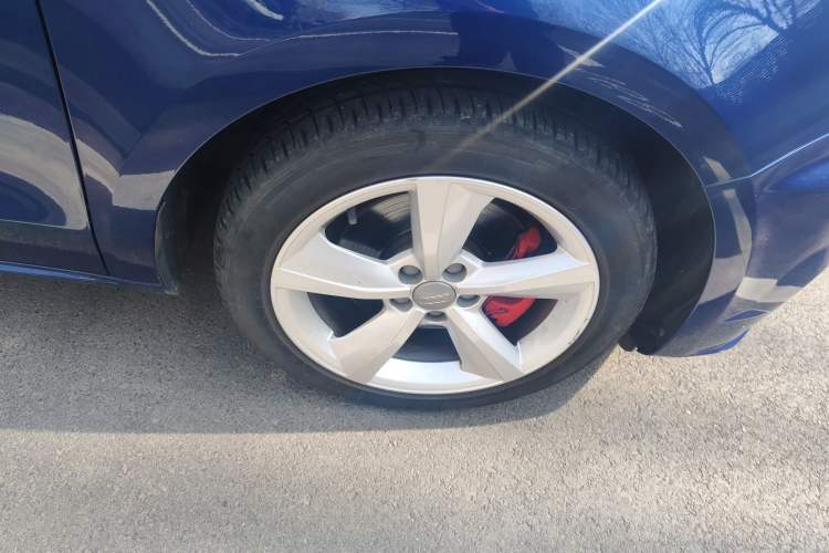 Used Audi A1 2016 30 TFSI Sportback Design Fashion Edition Right Front Wheel Hub