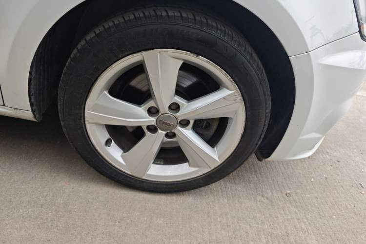 Used Audi A1 2016 30 TFSI Sportback Design Fashion Edition Right Front Wheel Hub