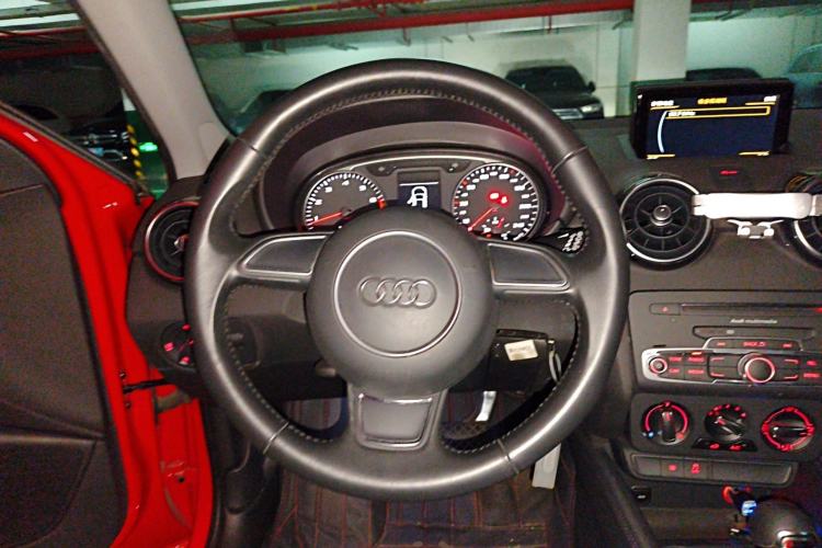 Used Audi A1 2016 30 TFSI Sportback Design Fashion Edition Steering Wheel