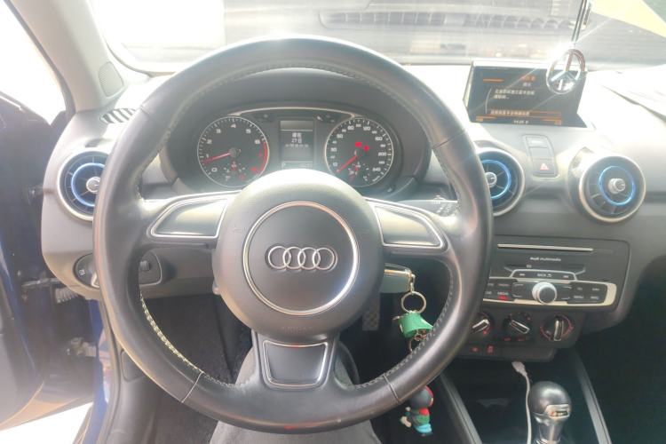 Used Audi A1 2016 30 TFSI Sportback Design Fashion Edition Steering Wheel
