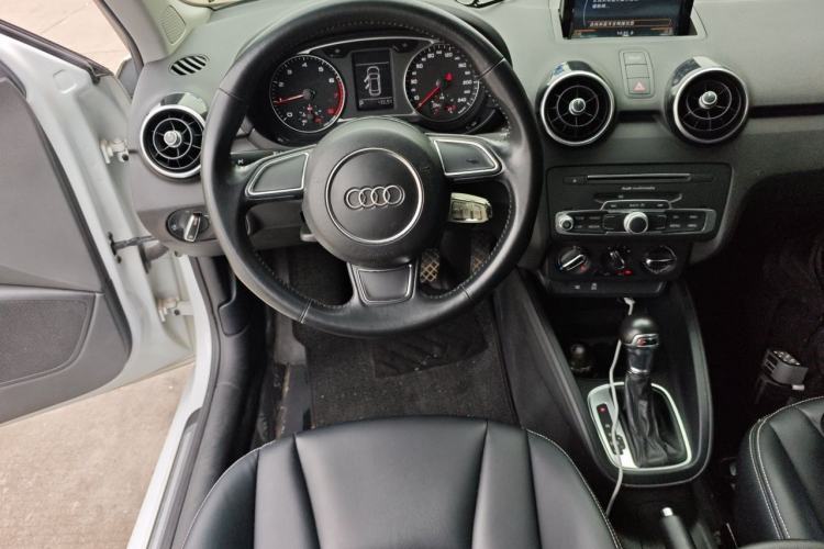 Used Audi A1 2016 30 TFSI Sportback Design Fashion Edition Steering Wheel