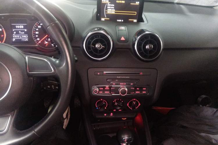 Used Audi A1 2016 30 TFSI Sportback Design Fashion Edition Audio And AC Panel
