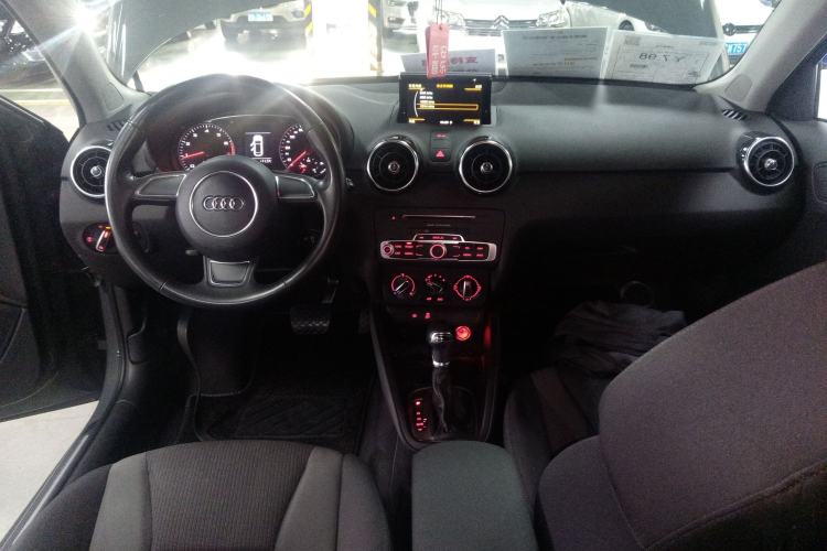 Used Audi A1 2016 30 TFSI Sportback Design Fashion Edition Center Console