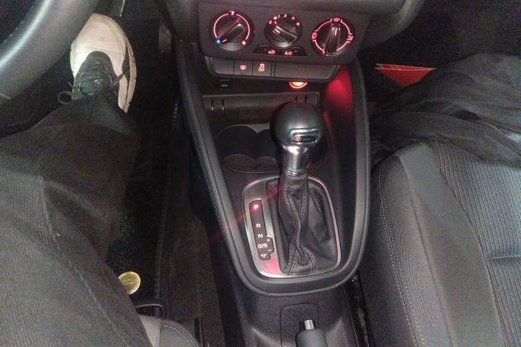 Used Audi A1 2016 30 TFSI Sportback Design Fashion Edition Gear Lever