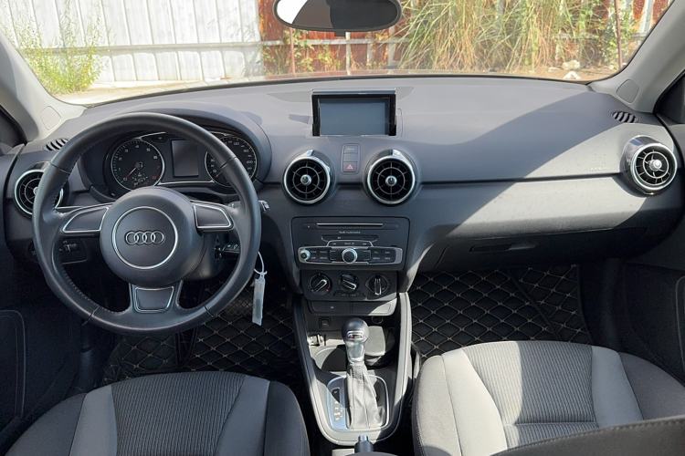 Used Audi A1 2016 30 TFSI Sportback Design Fashion Edition Interior 2