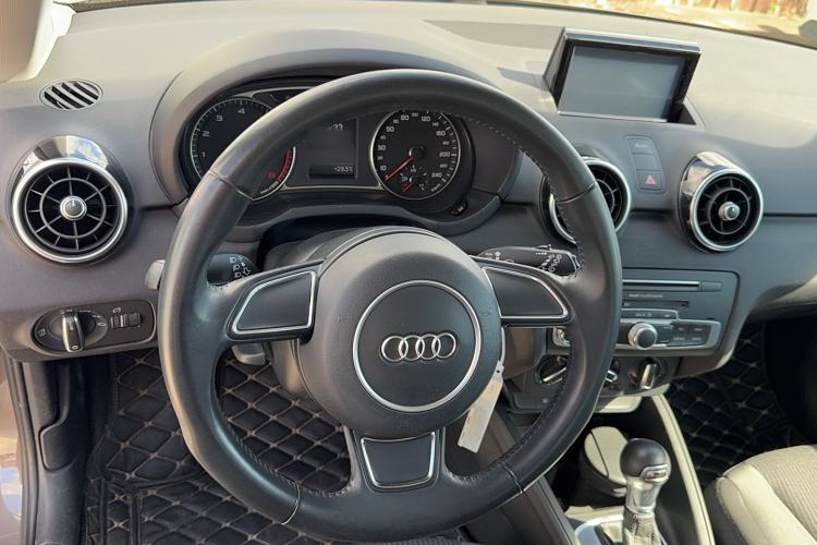 Used Audi A1 2016 30 TFSI Sportback Design Fashion Edition Interior 4
