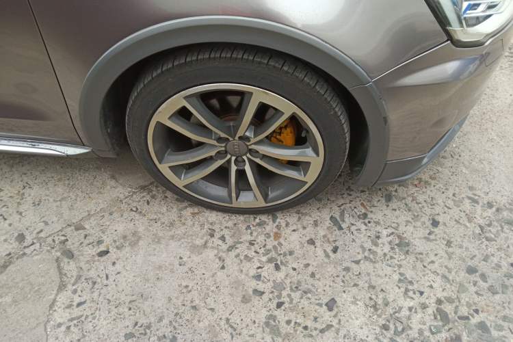 Used Audi A1 2016 30 TFSI Sportback Design Fashion Edition Right Front Wheel Hub