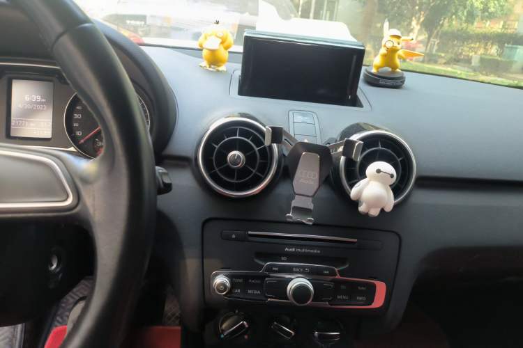 Used Audi A1 2016 30 TFSI Sportback Design Fashion Edition Audio And AC Panel