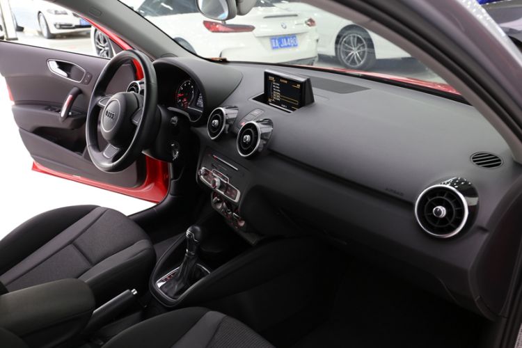 Used Audi A1 2016 30 TFSI Sportback Design Fashion Edition Audio And AC Panel