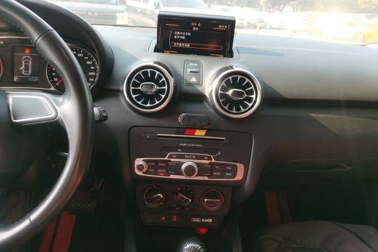 Used Audi A1 2016 30 TFSI Sportback Design Fashion Edition Audio And AC Panel