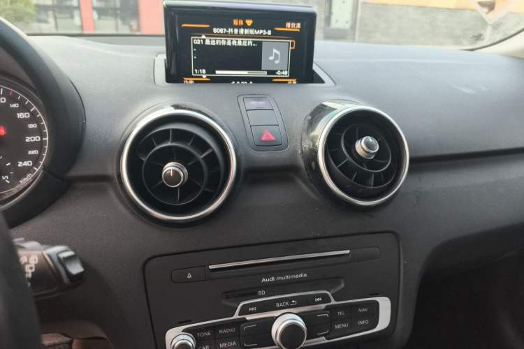 Used Audi A1 2016 30 TFSI Sportback Design Fashion Edition Audio And AC Panel