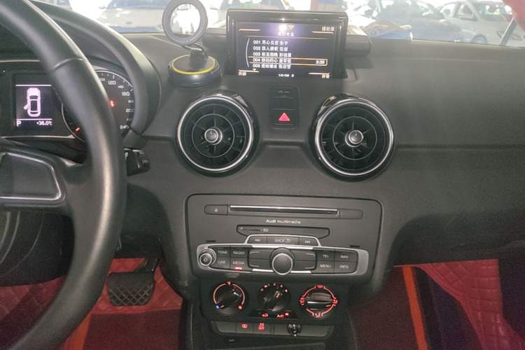 Used Audi A1 2016 30 TFSI Sportback Design Fashion Edition Audio And AC Panel
