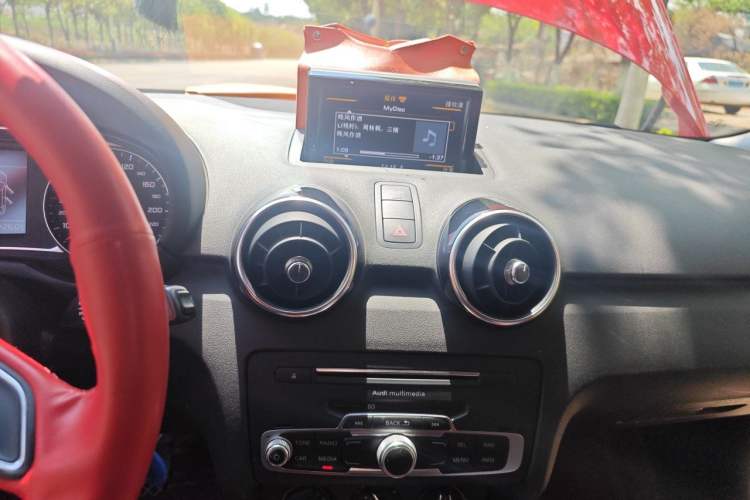 Used Audi A1 2016 30 TFSI Sportback Design Fashion Edition Audio And AC Panel