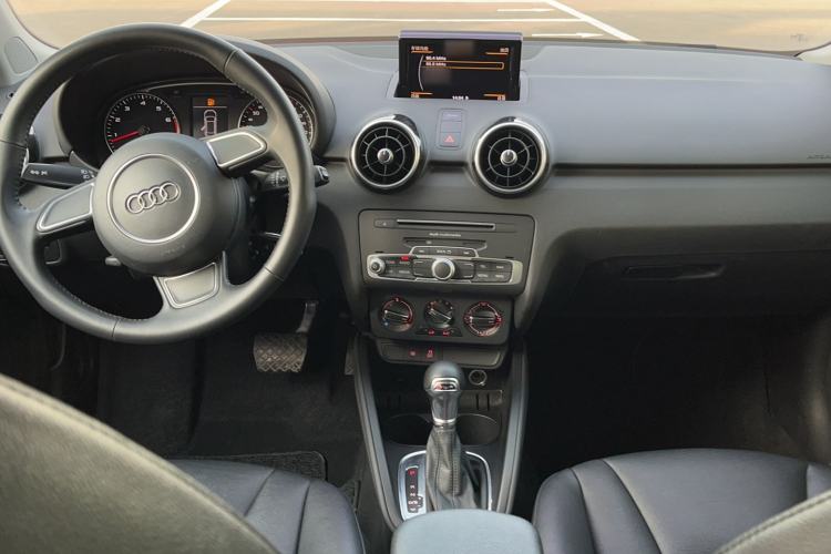 Used Audi A1 2016 30 TFSI Sportback Design Fashion Edition Audio And AC Panel