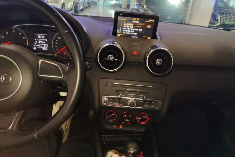 Used Audi A1 2016 30 TFSI Sportback Design Fashion Edition Audio And AC Panel