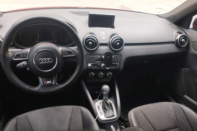 Used Audi A1 2016 30 TFSI Sportback S Line Sports Edition Center Console