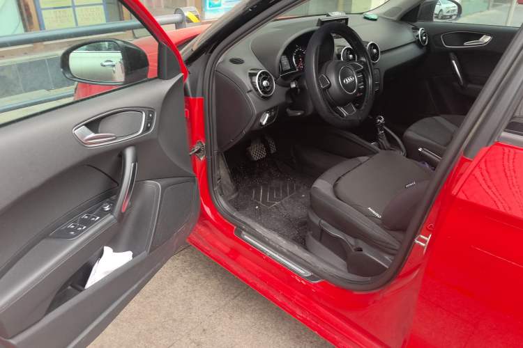 Used Audi A1 2016 30 TFSI Sportback Design Fashion Edition Driver Seat