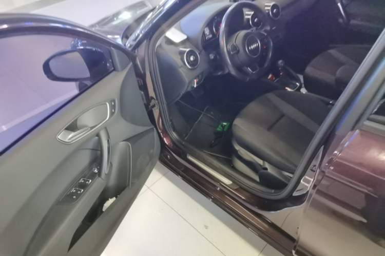 Used Audi A1 2016 30 TFSI Sportback Design Fashion Edition Driver Seat
