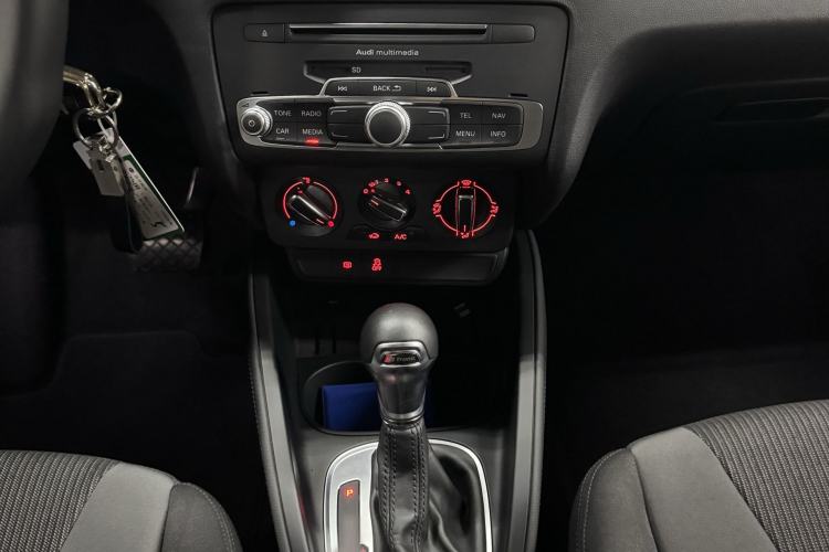 Used Audi A1 2016 30 TFSI Sportback Design Fashion Edition Gear Lever